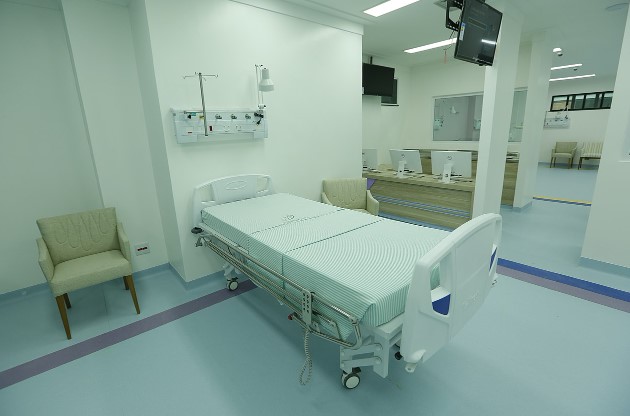 a single hospital bedroom