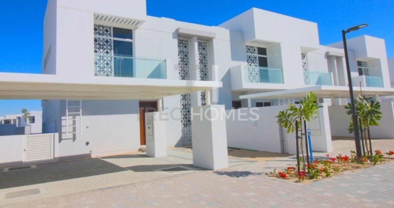 White Standalone Villa for Rent in Dubai